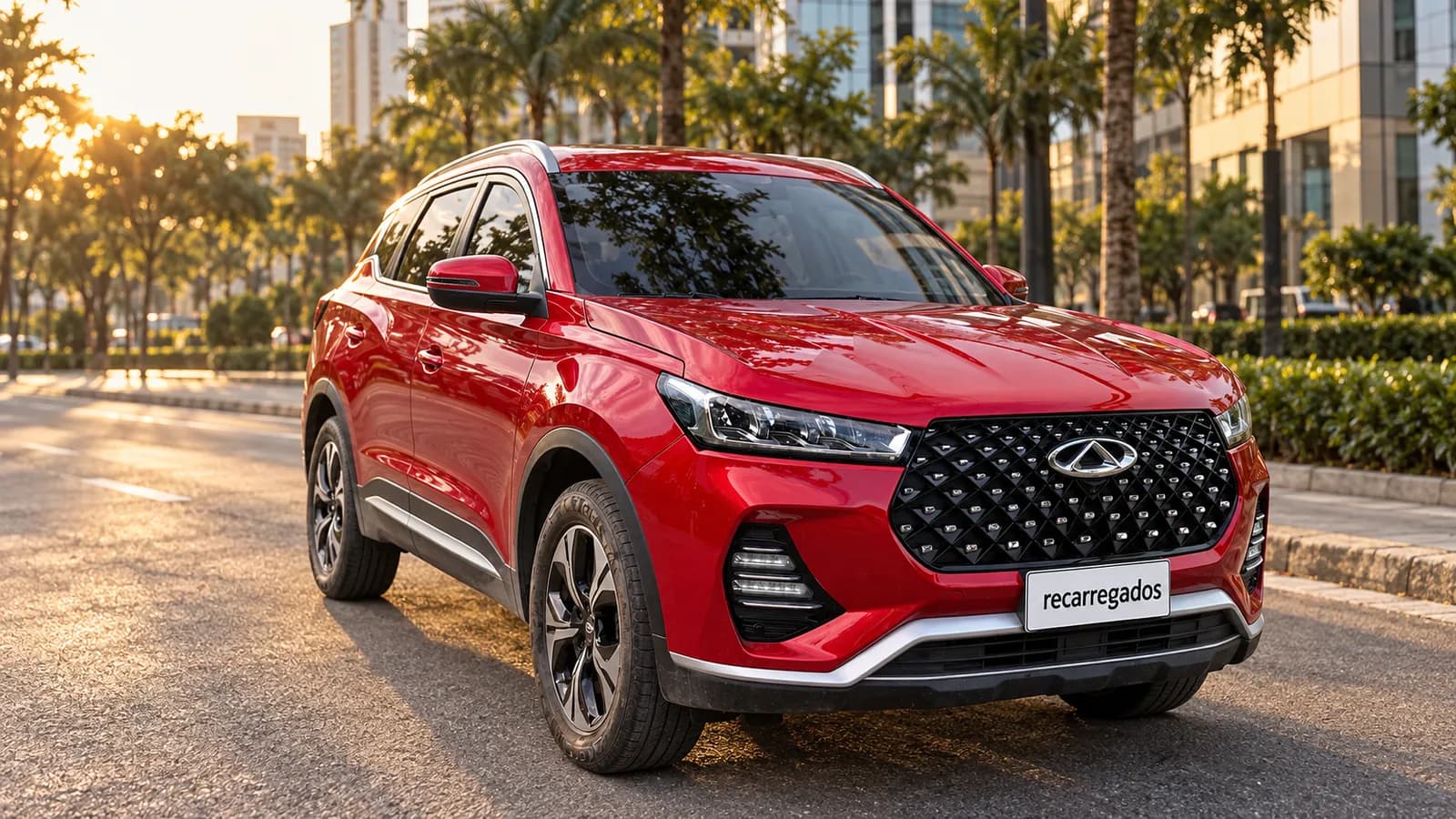 Caoa Chery Tiggo 7 Pro Hybrid vermelho em avenida arborizada de São Paulo ao entardecer, imagem gerada com IA a partir de foto real