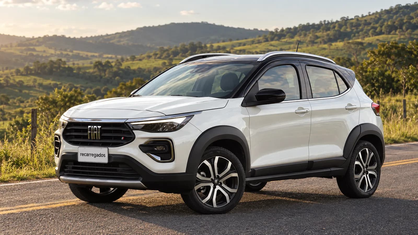 Fiat Pulse Hybrid branco em rodovia entre morros verdes de Minas Gerais, imagem gerada com IA a partir de foto real