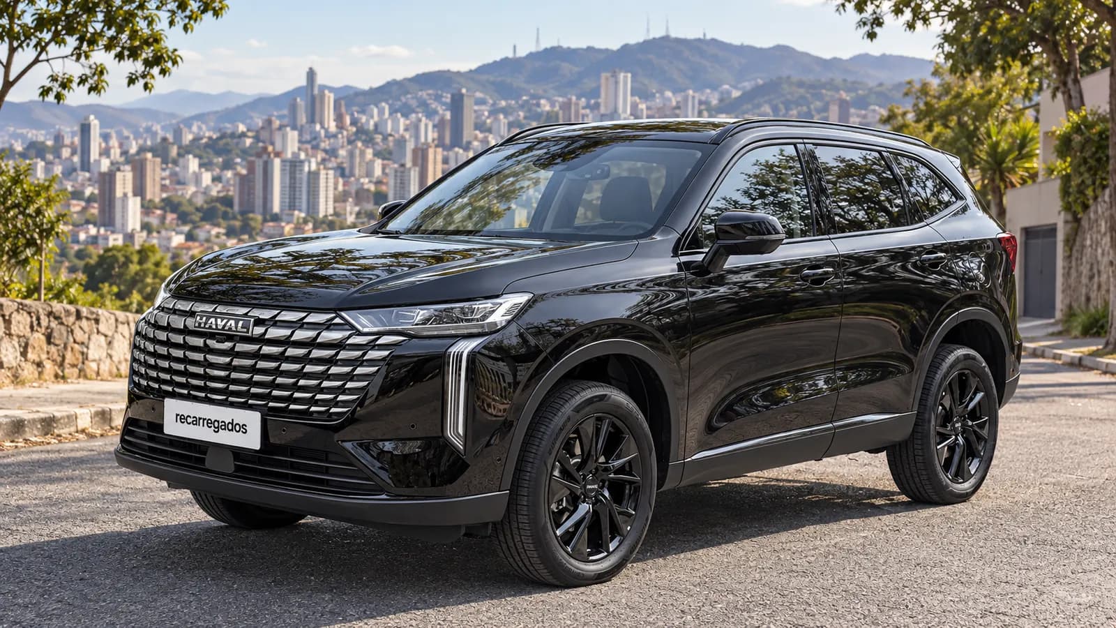 GWM Haval H6 HEV preto em rua de Belo Horizonte com a serra ao fundo, imagem gerada com IA a partir de foto real