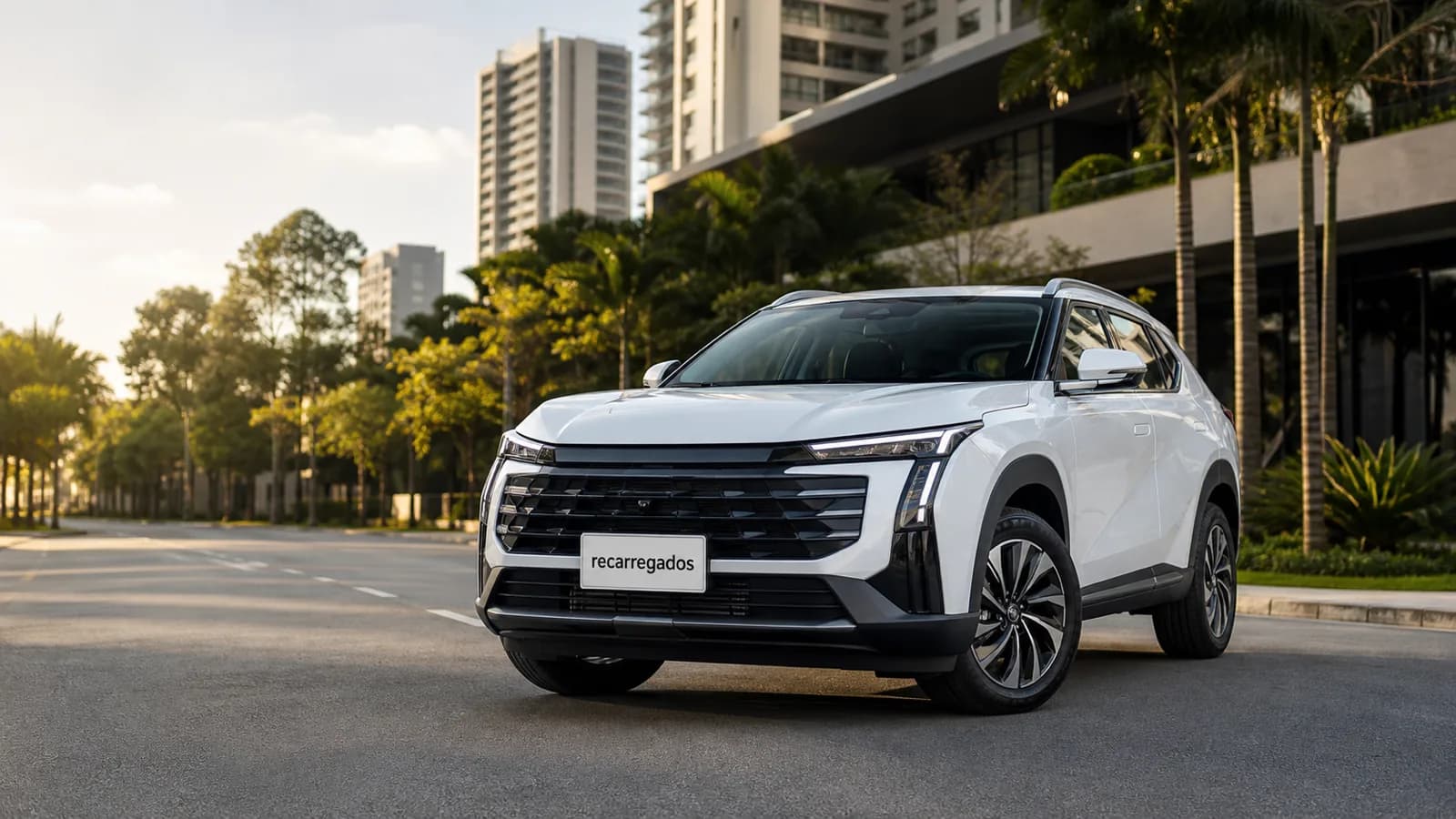 GAC GS4 Hybrid 2026 no Brasil: review com preço, consumo, prós, contras e veredito SUV híbrido GAC GS4 Hybrid em avenida brasileira com placa recarregados em destaque