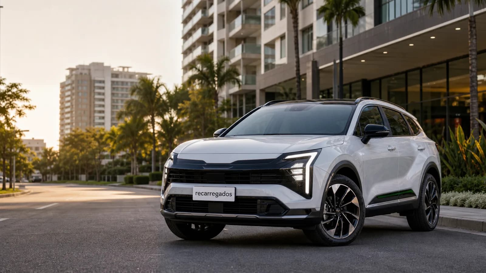 Kia Sportage Hybrid 2026 no Brasil: review com preço, consumo, MHEV 48V, prós e contras SUV Kia Sportage Hybrid em avenida brasileira com placa recarregados em destaque