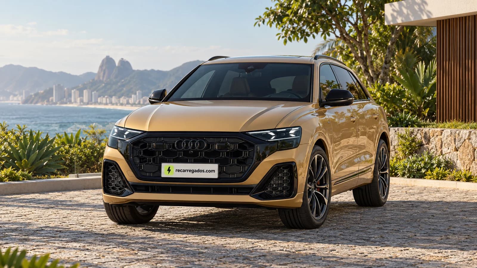 Audi Q8 dourado, SUV cupê do facelift atual em uma casa no litoral, imagem gerada com IA a partir de foto real