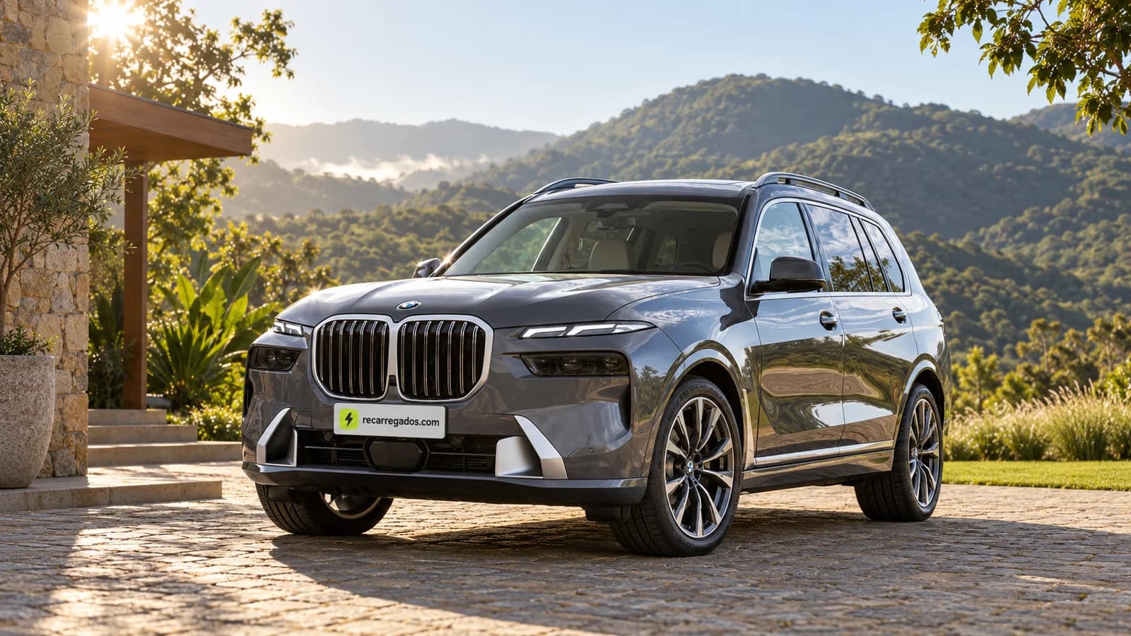 BMW X7 xDrive40i cinza, SUV com faróis divididos em uma casa de campo, imagem gerada com IA a partir de foto real