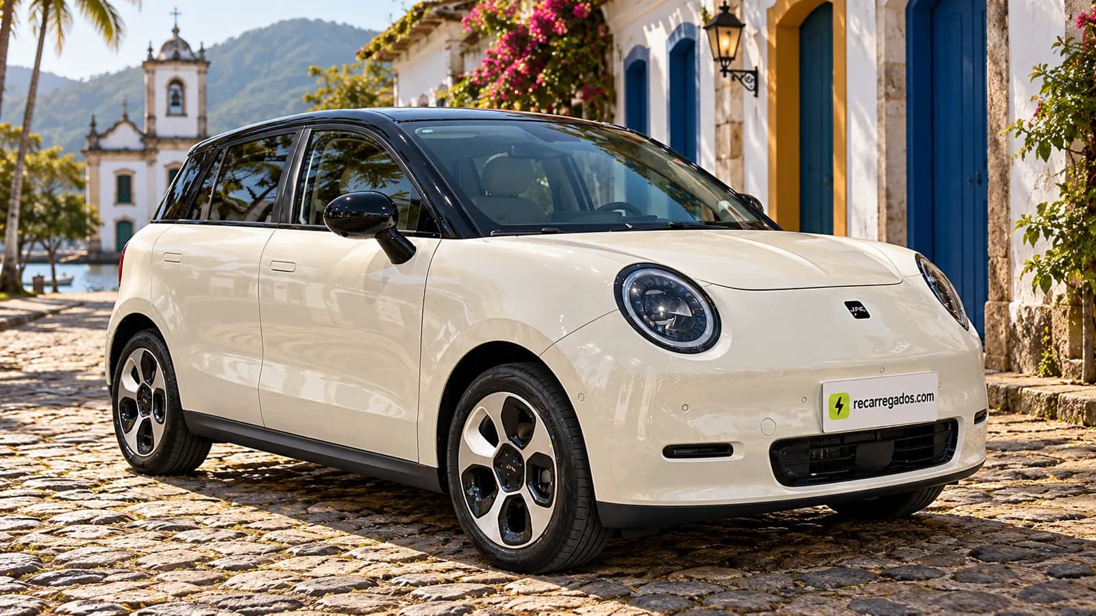 JAC E-JS3 creme em rua de pedras de Paraty, imagem gerada com IA a partir de foto real