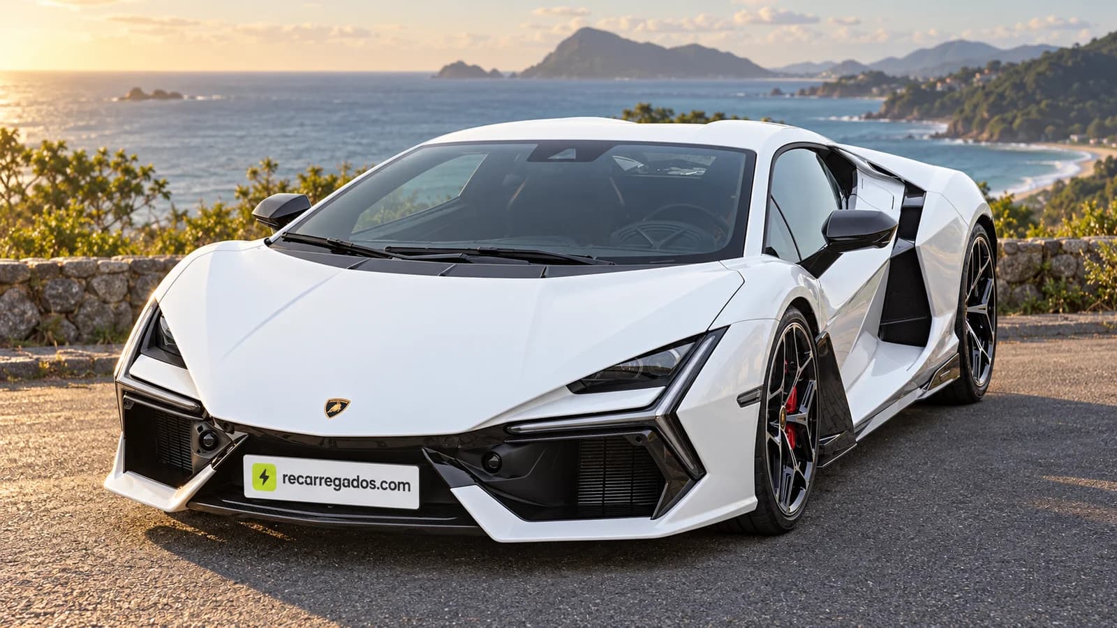 Lamborghini Revuelto em mirante costeiro no Brasil, imagem gerada com IA a partir de foto real