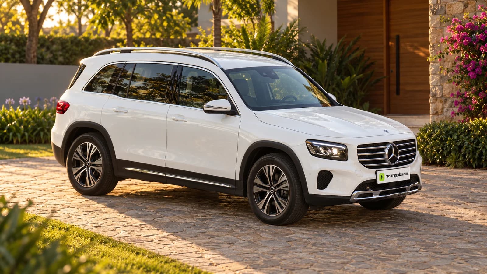 Mercedes-Benz GLB 220 4MATIC em residência familiar brasileira, imagem gerada com IA a partir de foto real