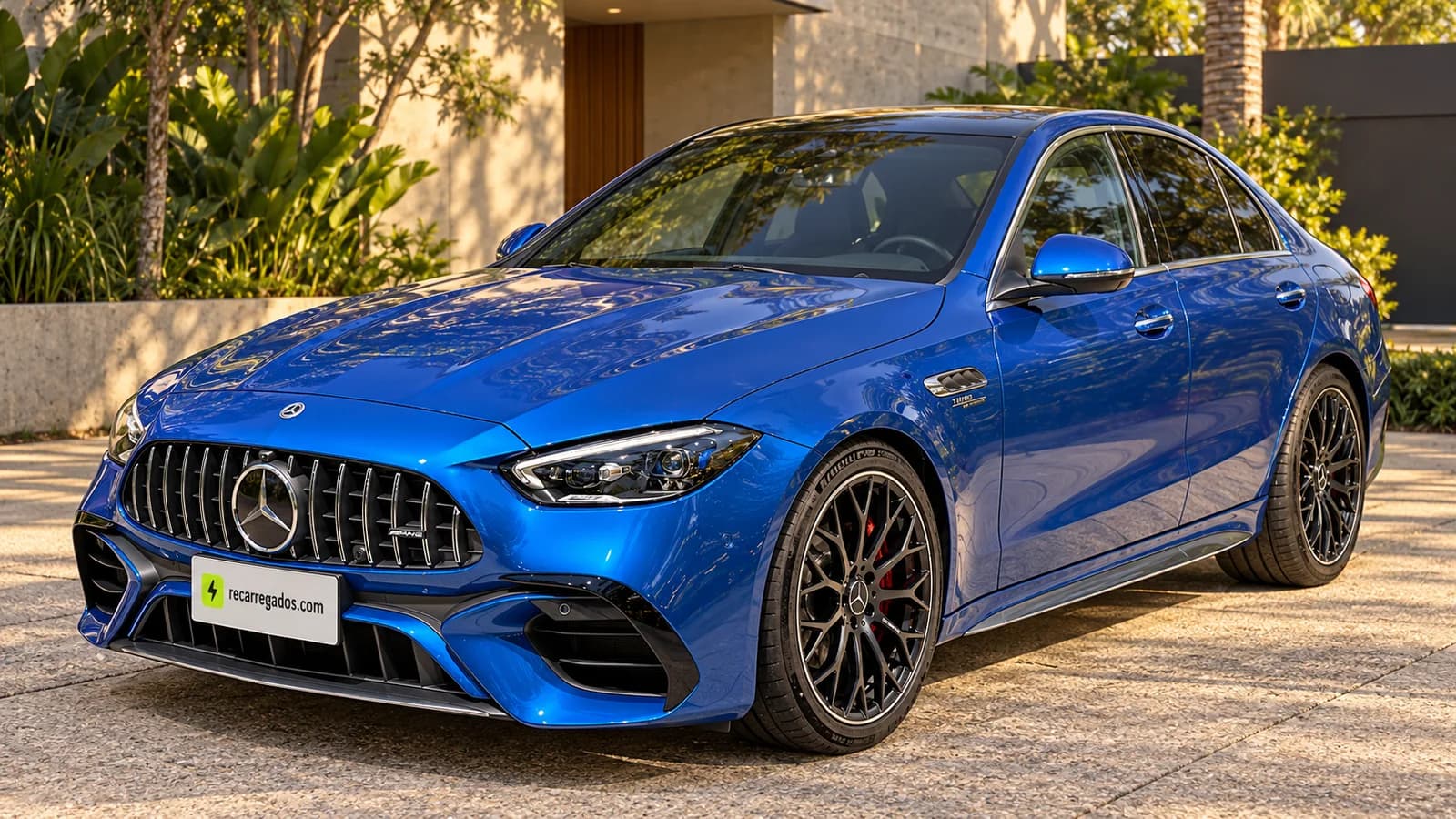 Mercedes-AMG C 63 S E Performance W206 em pátio de residência de São Paulo, imagem gerada com IA a partir de foto real