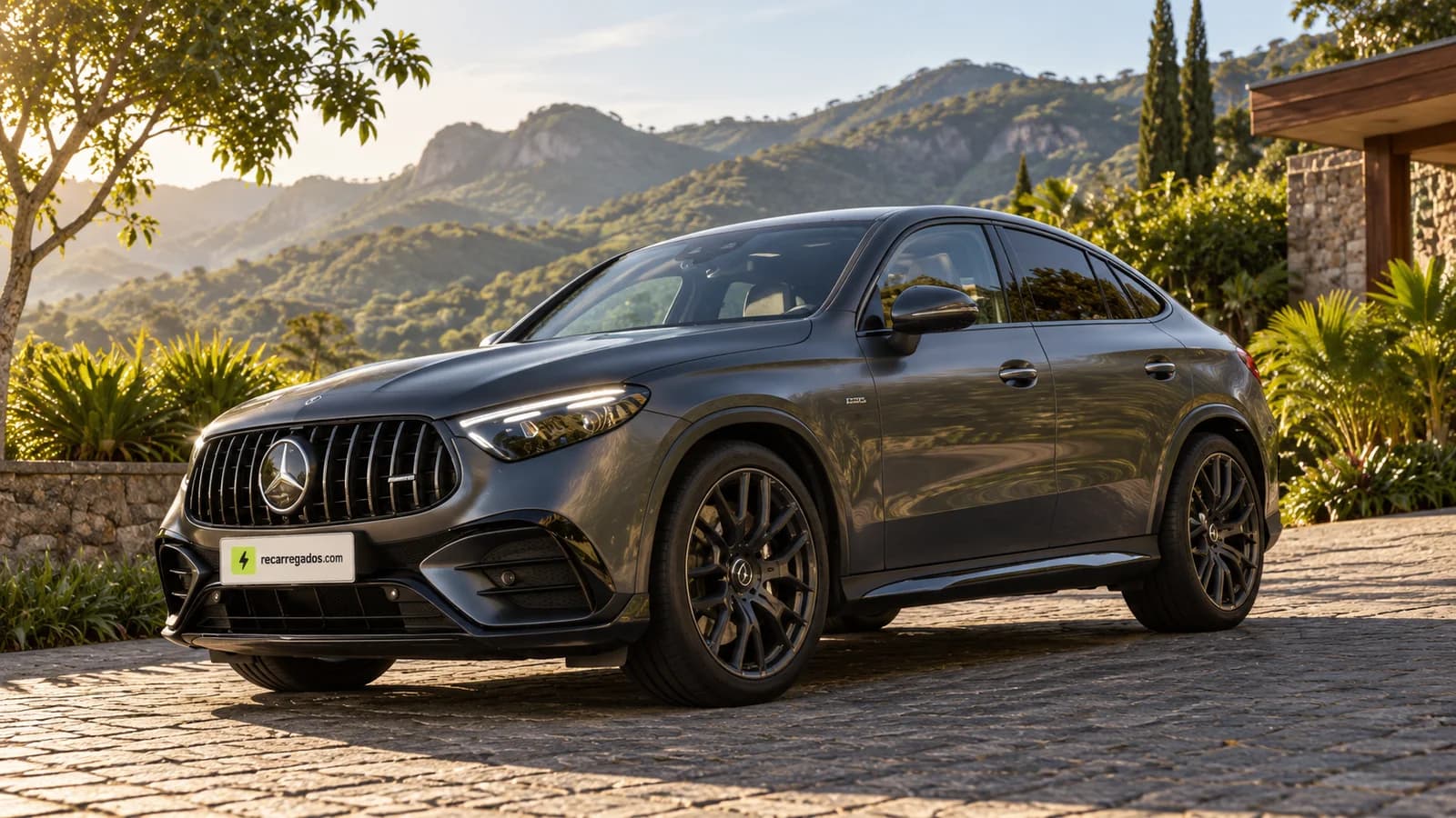 Mercedes-AMG GLC 53 cinza, SUV cupê em uma casa de campo, imagem gerada com IA a partir de foto real